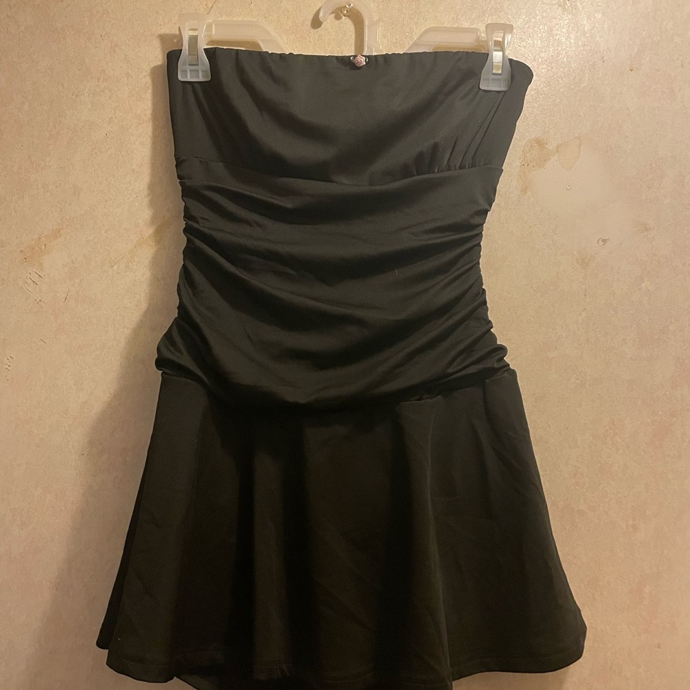 Elegant Black Strapless Dress